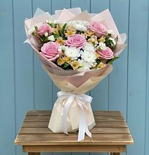 Букет цветов из:  Гвоздики, Орхидеи и Розы в Качуге