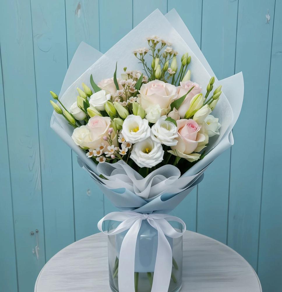 Букет цветов из: Розы и Лизиантусы в Качуге