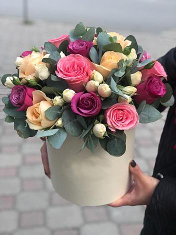 Цветочная композиция из Розы в шляпной коробке в Качуге