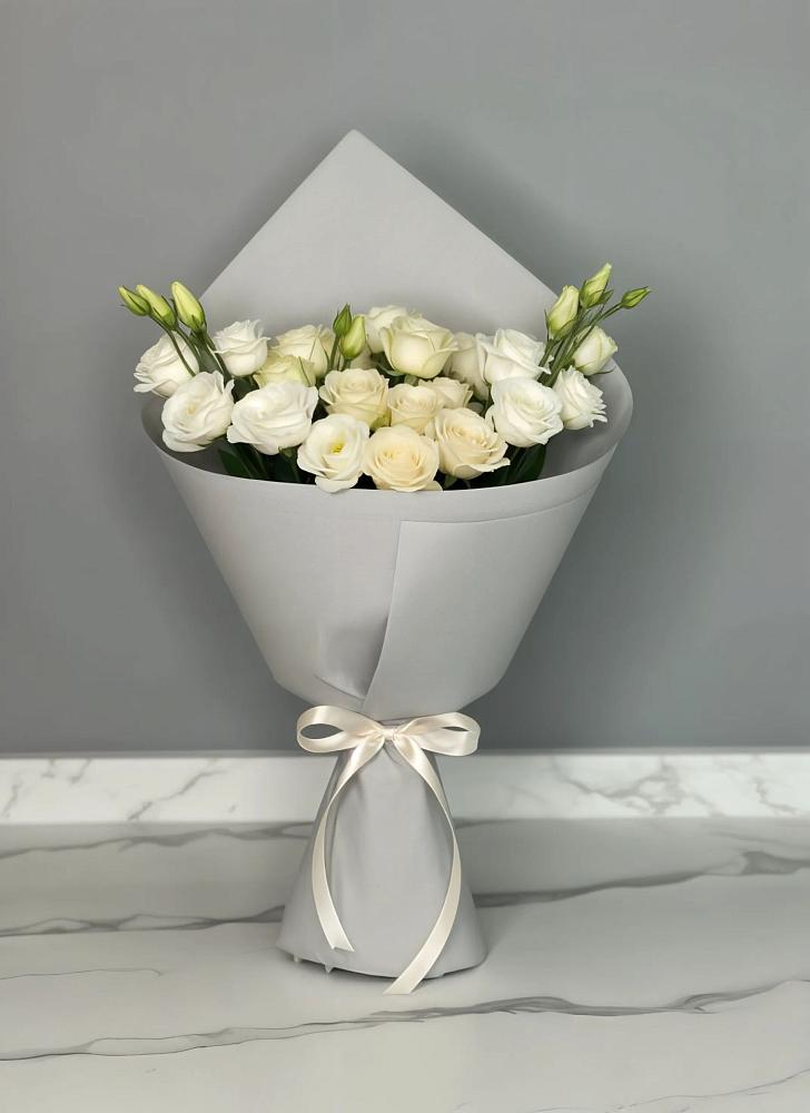 Букет цветов из: Розы и Лизиантусы в Качуге