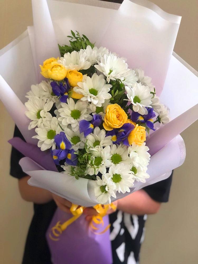 Букет цветов из: Ирисы, Хризантемы и Розы в Качуге