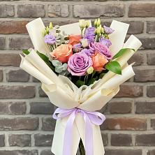 Букет цветов из:  Лизиантусы и Розы в Качуге