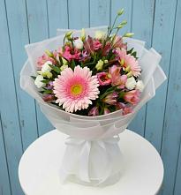 Букет цветов из:  Герберы, Альстромерии и Лизиантусы в Качуге