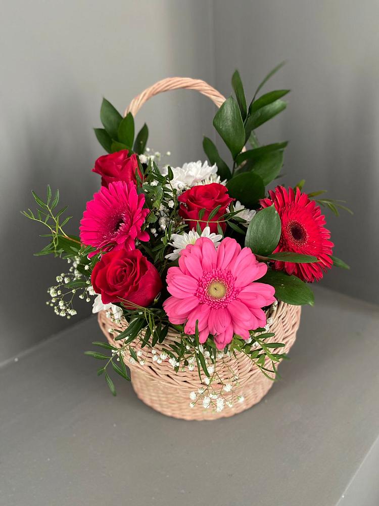 Цветочная композиция из Розы, Хризантемы и Герберы в корзине в Качуге