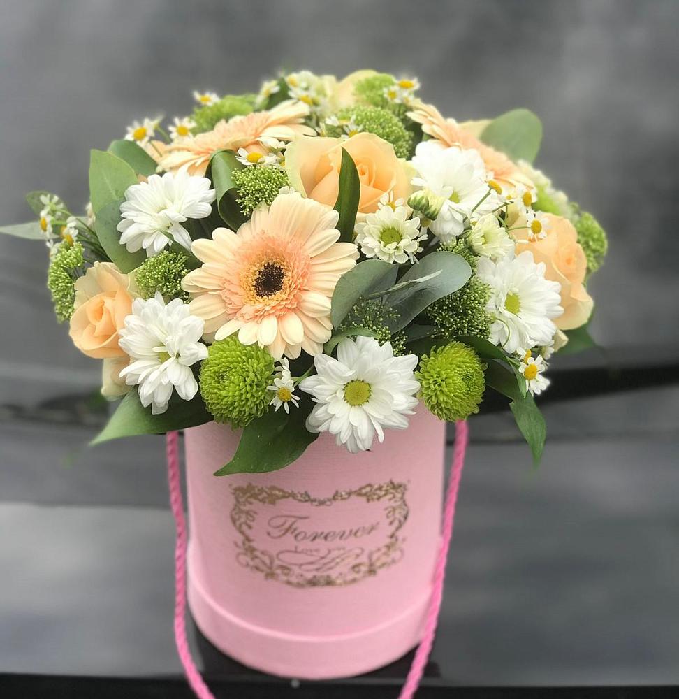 Цветочная композиция из Розы, Герберы и Хризантемы в шляпной коробке в Качуге