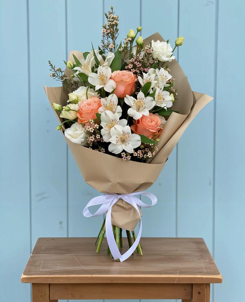 Букет цветов из: Альстромерии, Лизиантусы, Розы и Хризантемы в Качуге