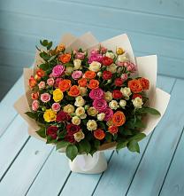 Букет Микс из разноцветных кустовых роз в Качуге