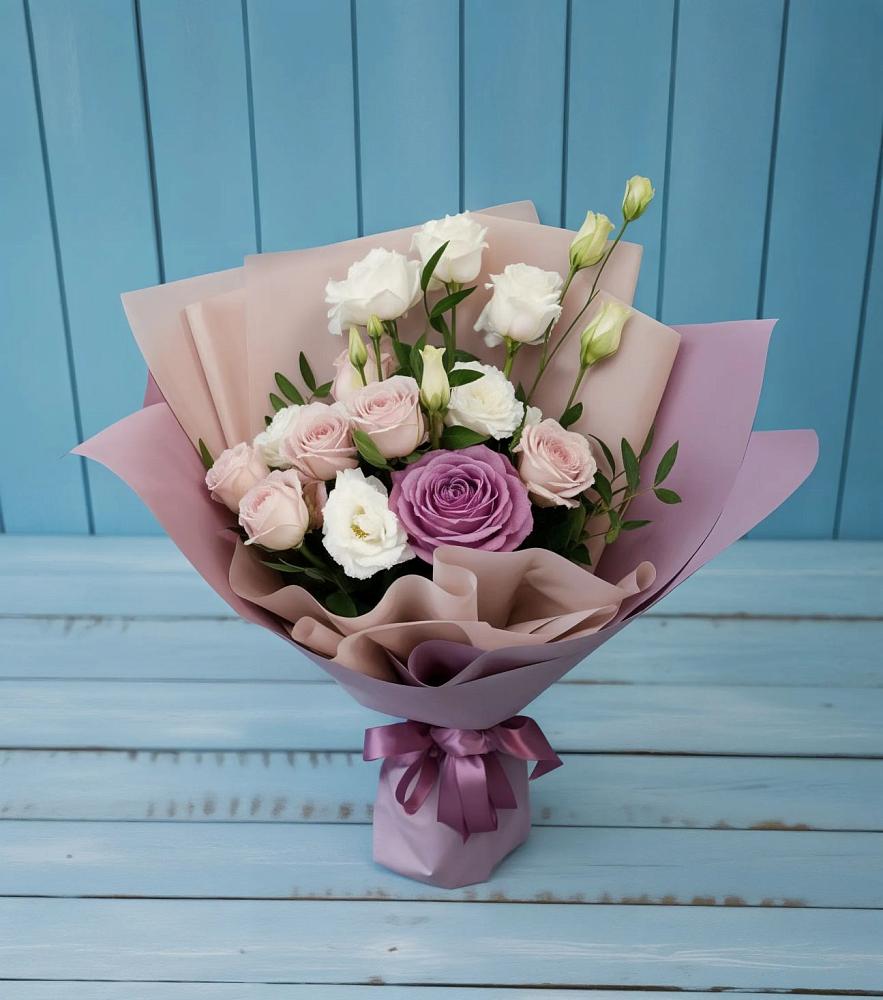 Букет цветов из: Розы и Лизиантусы в Качуге